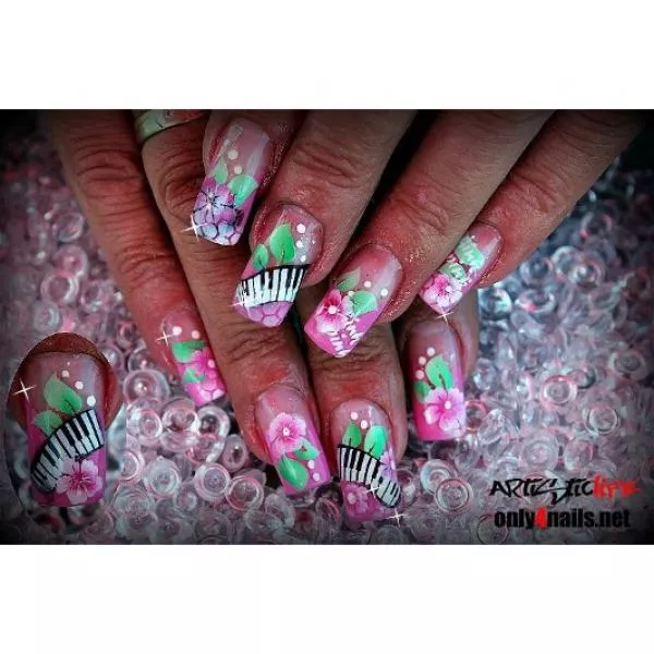 Nailart Schablone 15er Karte Musik 3