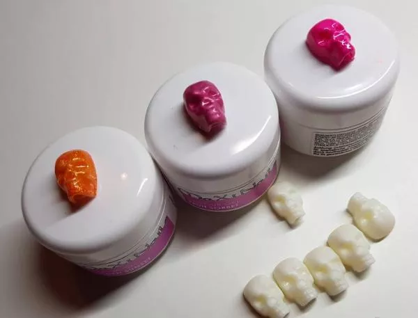 Mini Skulls Handgefertigt für die perfekte Präsentation 50 Stück Mini Skulls Handgefertigt für die perfekte Präsentation 50 Stück